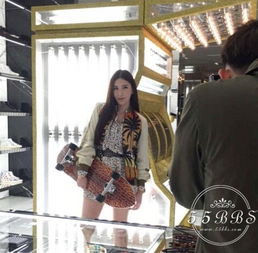 (废品大亨玛丽阿姨黄金厕纸)废品大亨玛丽阿姨的秘密财富:她那座神秘房子的钟藏在哪里? (废品大亨玛丽阿姨黄金厕纸)废品大亨玛丽阿姨的秘密财富:她那座神秘房子的钟藏在哪里?