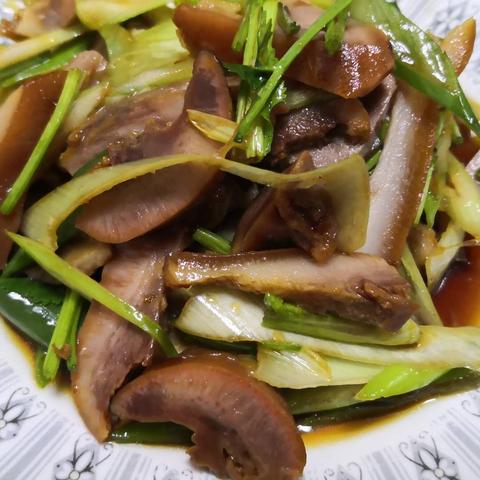 热炸鸡:快来尝尝美味香脆的正宗炸鸡,一口咬下满满的幸福和满足感!